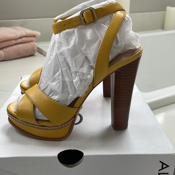 Aldo Platform Heeled Sandal - Picture 4 of 9